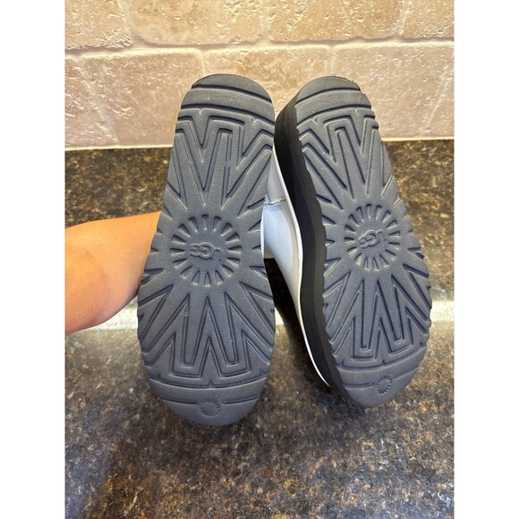 UGG Women's Classic Mini Warm-Lined Platform Booties White Size 10 EUC - Picture 8 of 10